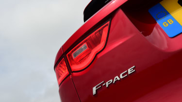 Jaguar F-Pace 3.0 V6D - F-Pace badge
