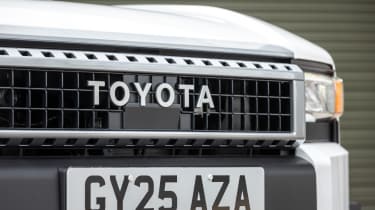 Toyota Land Cruiser Commercial - front grille
