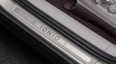 Hyundai Ioniq 9 - sill