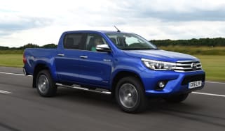 Toyota Hilux 2016 - front tracking
