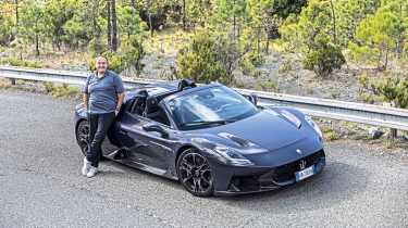 Thomas Geiger standing next to the Maserati MCPura Cielo 