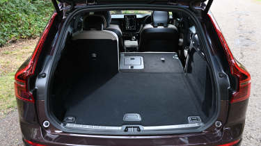 Volvo XC60 B5 facelift - boot