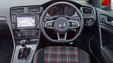 Volkswagen Golf GTI - dash