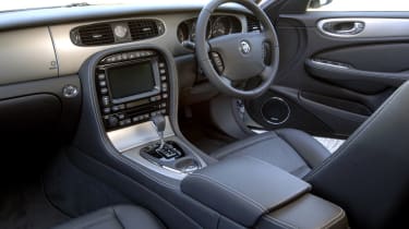 Jaguar XJ 2.7D Sport interior