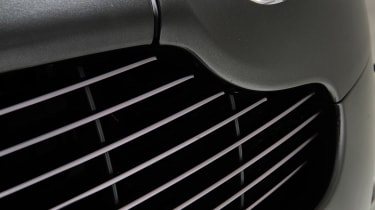 Aston Martin Vantage (used) - grille detail