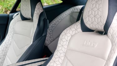 Aston Martin DBS Superleggera - seats