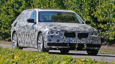2017 BMW 5 Series estate spyshots front