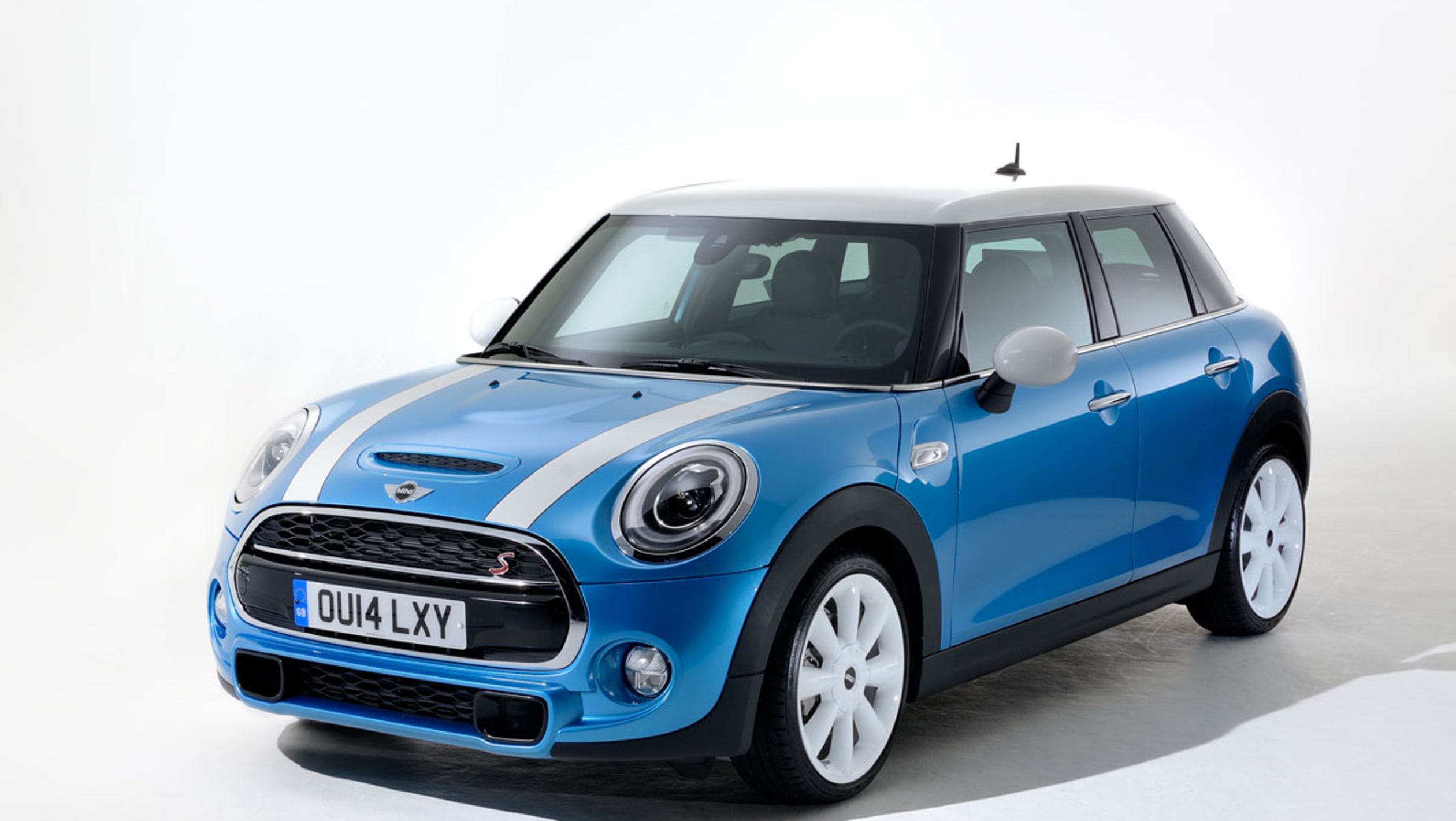 New MINI five-door revealed - pictures | Auto Express