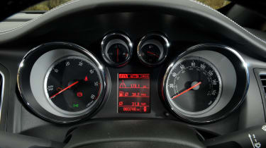 Vauxhall Cascada 2.0 CDTi dials
