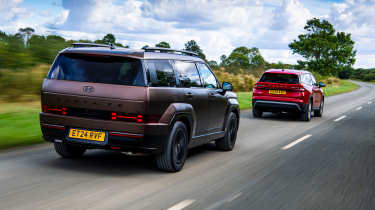 Hyundai Santa Fe and Skoda Kodiaq - rear tracking