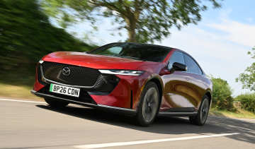 Mazda 6e in the UK - front tracking