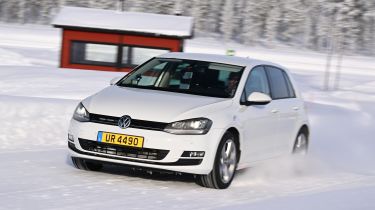Winter tyre test 2025 - snow testing, front tracking 