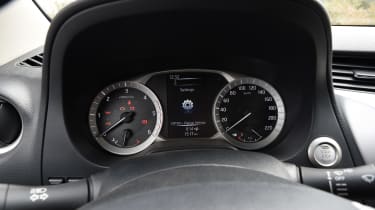 Nissan Navara Visia 2016 - dials
