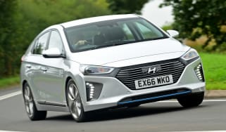 Hyundai IONIQ hybrid 2016 UK - front cornering