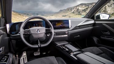 Vauxhall Astra Sports Tourer GSe - interior