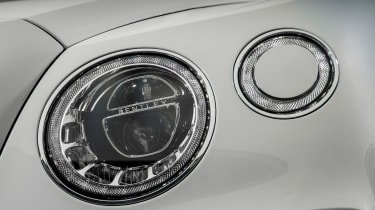 Bentley Bentayga Diesel - Ice white 2017 headlight