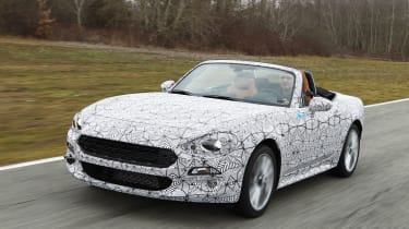 Fiat 124 Spider front tracking