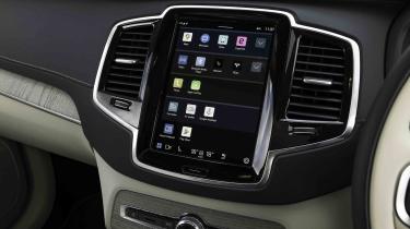 Volvo XC90 B5 - infotainment