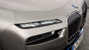 BMW i7 - front lights