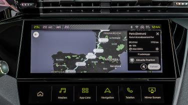 Peugeot E-308 facelift - screen