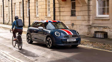 MINI Cooper Oxford Edition - front static