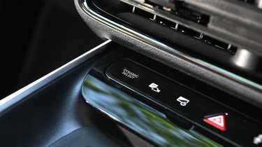 Mercedes CLA Hybrid - centre console switchgear