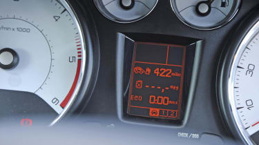 Peugeot 308 1.6 e-HDi dials