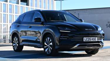 Chinese hybrid SUV mega test - BYD Seal U, front static