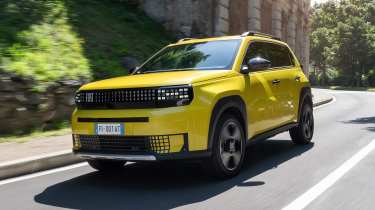 Fiat Grande Panda - front tracking