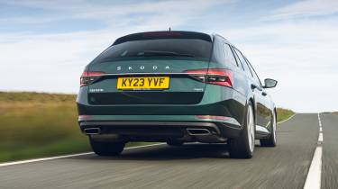 Skoda Superb Sleeper Edition - rear tracking