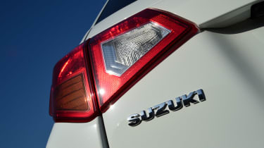 Suzuki Vitara 2015 badge