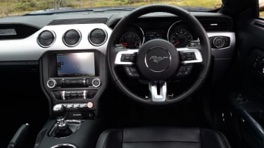 Used Ford Mustang - dash