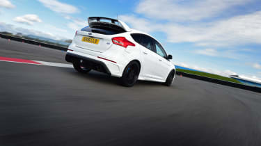 Ford Focus RS first UK drive - rear tracking