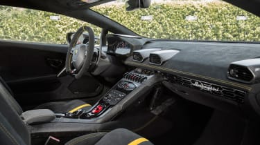  Lamborghini Huracan Performante cabin