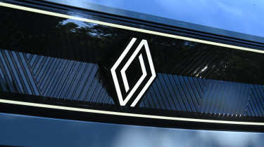 Renault 4 - Renault badge