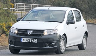 Dacia Sandero Access front tracking