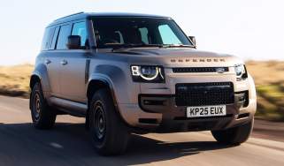 Land Rover Defender Octa - front