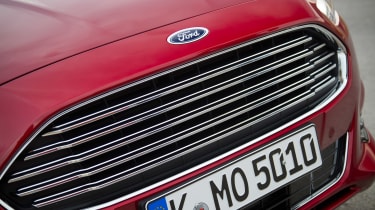 Ford Mondeo 2014 grille