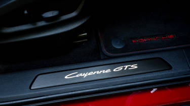 Porsche Cayenne GTS - sill