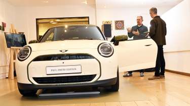 Richard Ingram with Holger Hampf next to a MINI Cooper