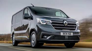 Renault Trafic - front tracking