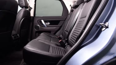 Land Rover Discovery Sport - middle seats