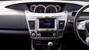 Used SsangYong Turismo - centre console