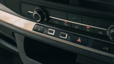 Fiat E-Scudo - USB chargers