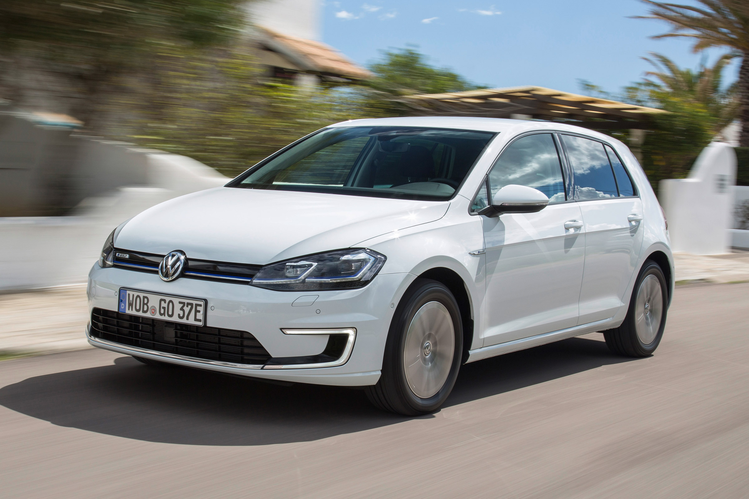 New Volkswagen e-Golf 2017 review | Auto Express