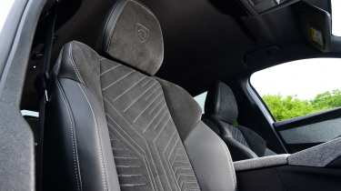 Peugeot E-3008 - front seats