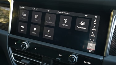 Porsche Macan - infotainment screen