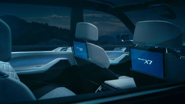 BMW X7 Concept - rear screens night