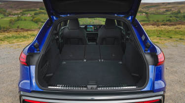 Audi Q5 Sportback - boot seats down