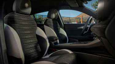 Alfa Romeo Tonale - front seats